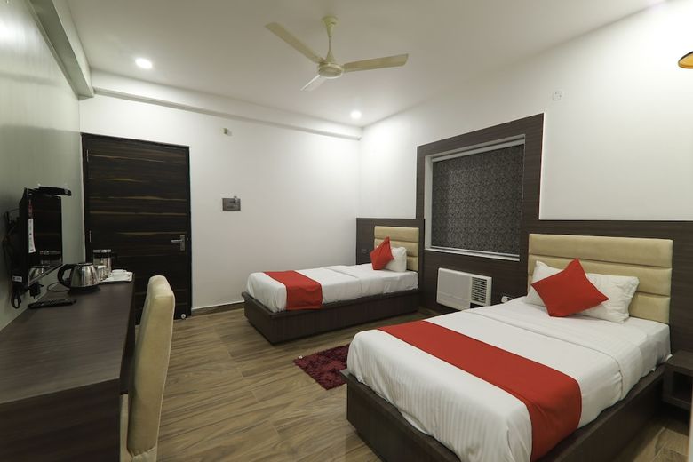 Hotel L N International