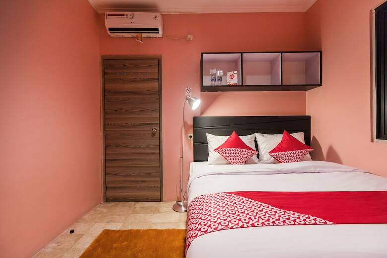 Hotel Oyo 1491 Sandang Residence