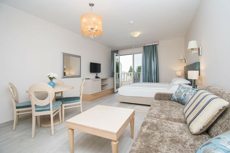 Aparthotel Flora