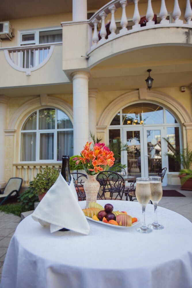 Hotel Grace Nairi