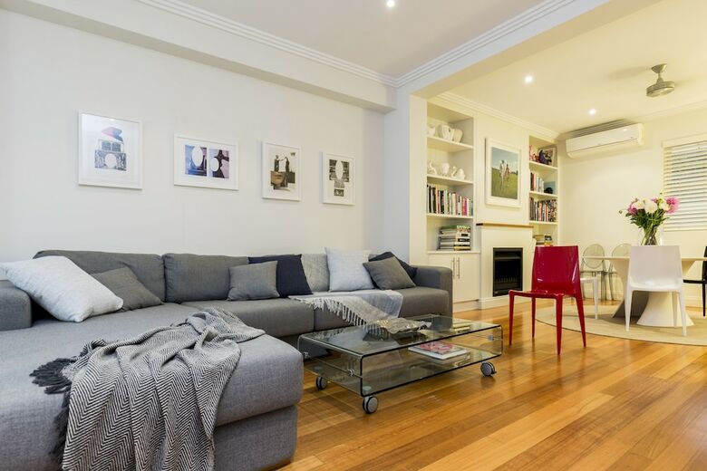 Stylish 3 Bedroom Pool House In Surry Hills