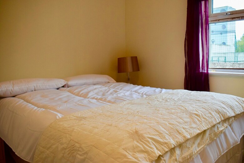 2 Bedroom Terraced House Near City Centre