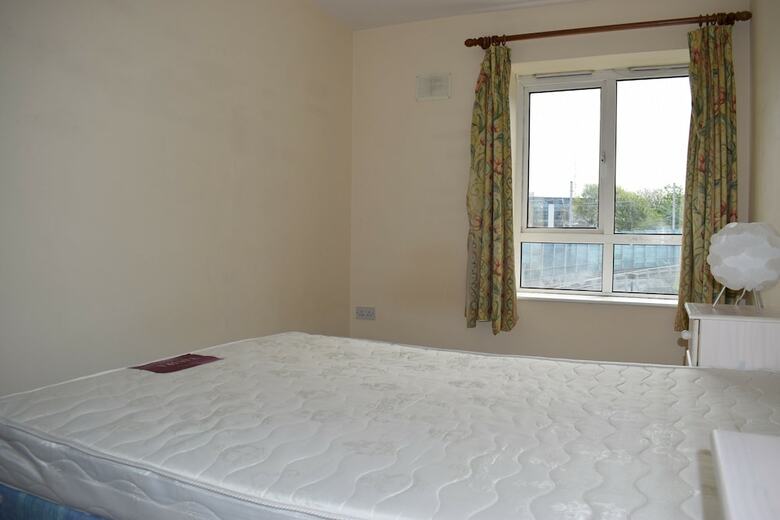 Bright 2 Bedroom Apartment With Balcony In City Centre