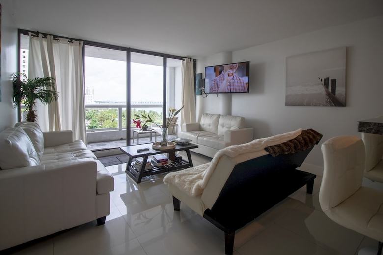 Apartamentos Edgy And Modern Condo On The Bay