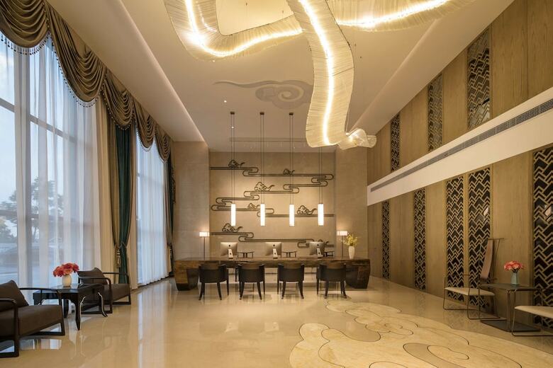 Hotel Ramada By Wyndham Zhenjiang City Center