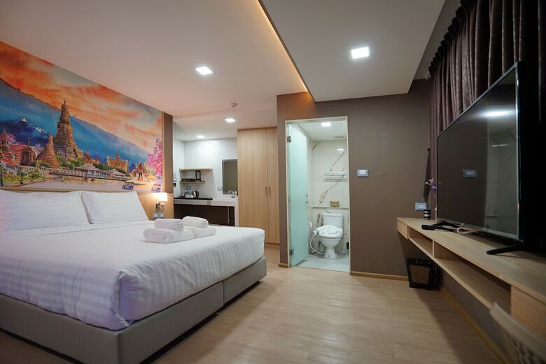 The Qube Fifty Hotel