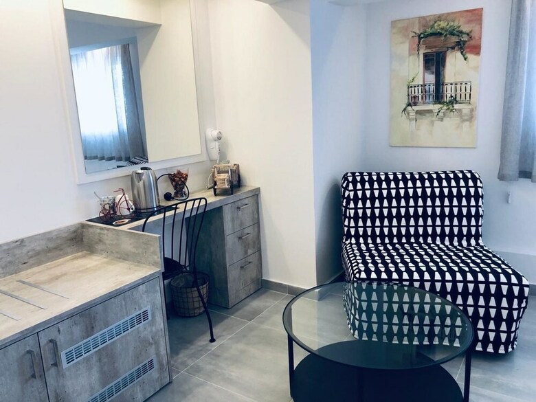 Hotel White 11