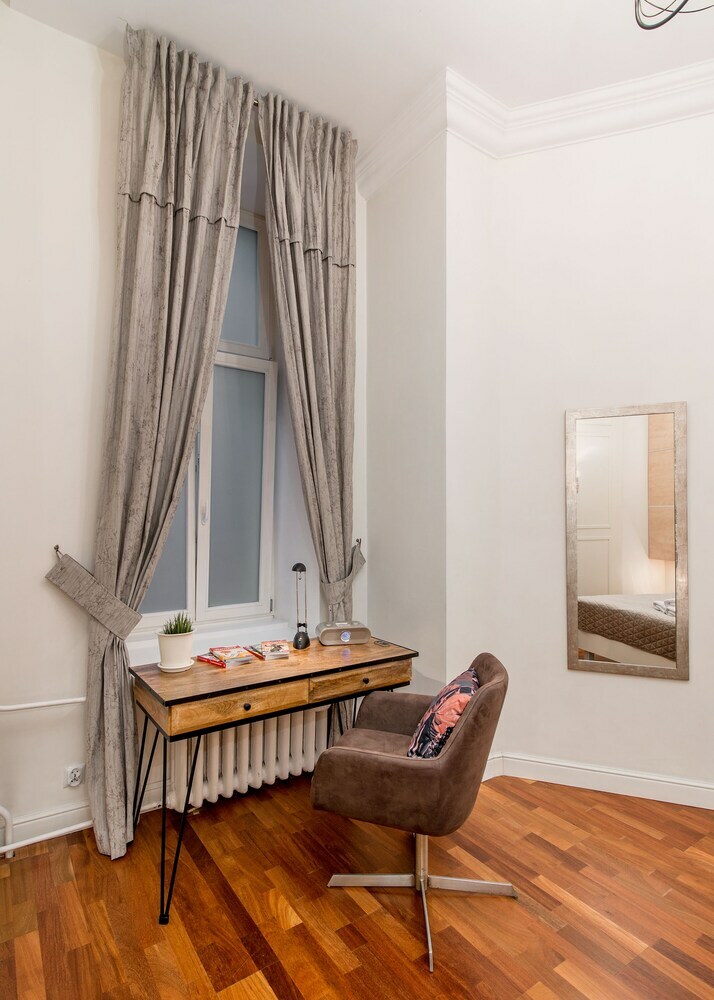 Metro Nowy Swiat Apartment