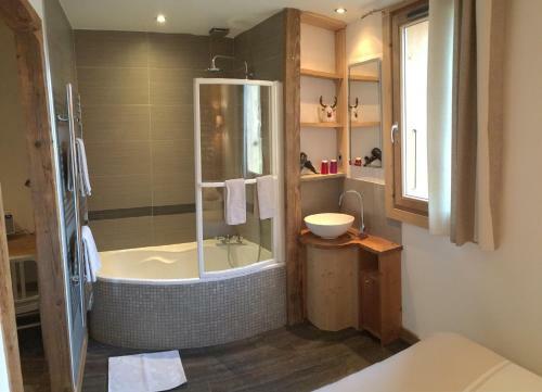 Bed & Breakfast Chambre D'h�te La Tour Du Merle