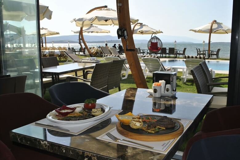 The Klazomenai Marine Hotel