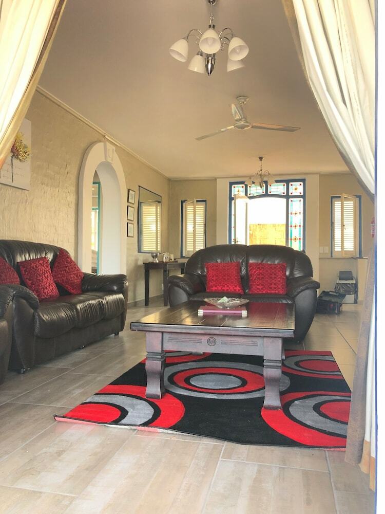 Caribbean Estates Villa & Apt