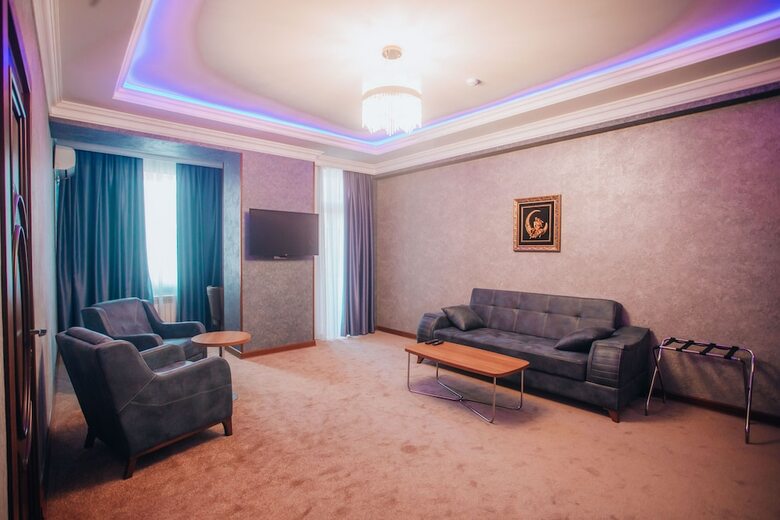 Royal Sapphire Hotel