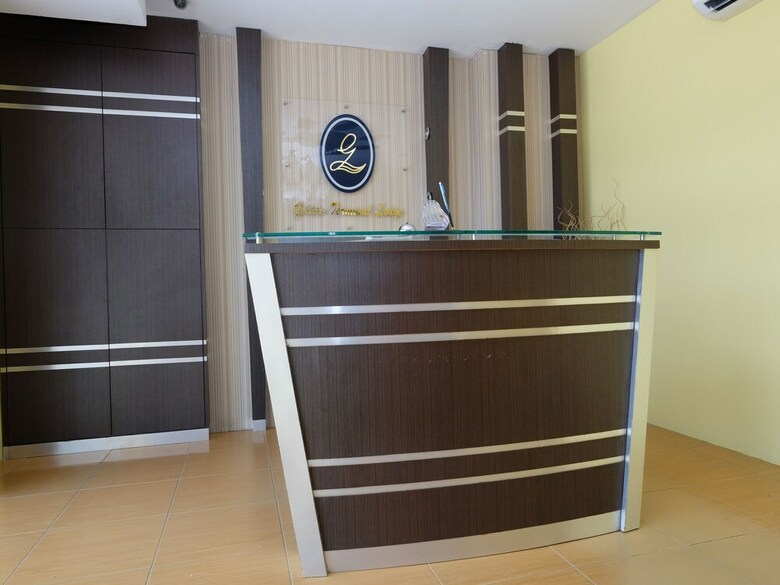 Hotel Oyo 89352 Golden Terminal Lodge