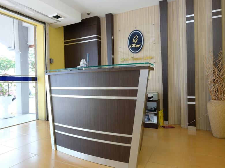 Hotel Oyo 89352 Golden Terminal Lodge