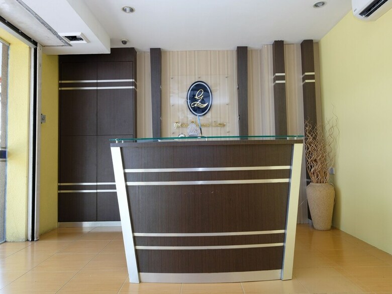 Hotel Oyo 89352 Golden Terminal Lodge