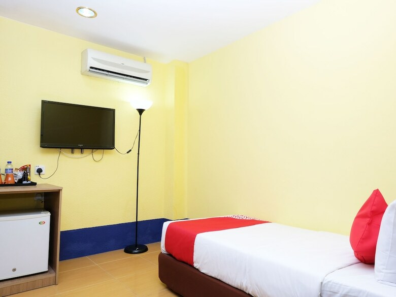 Hotel Oyo 89352 Golden Terminal Lodge