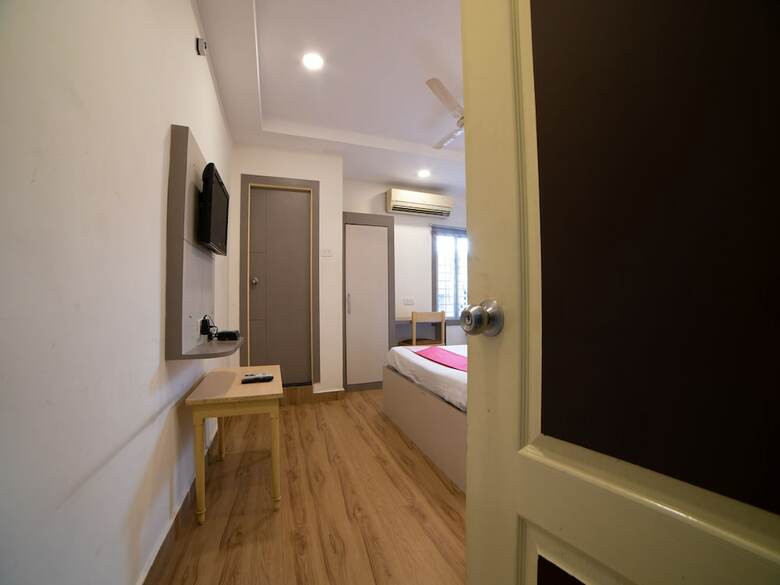 Oyo 45408 Hotel Ambassador