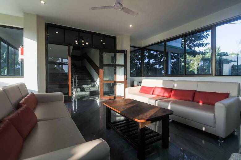 Hotel Oyo 24696 Green Point