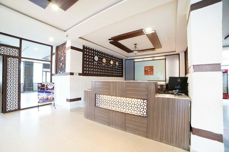 Capital O 45597 Hotel Riya Grand