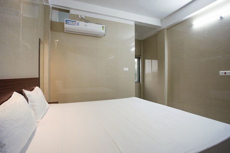 Spot On 23725 Jay Shanti Palace Hotel