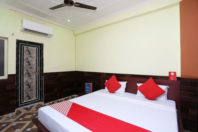 Hotel Oyo 28801 Radhika Guest House