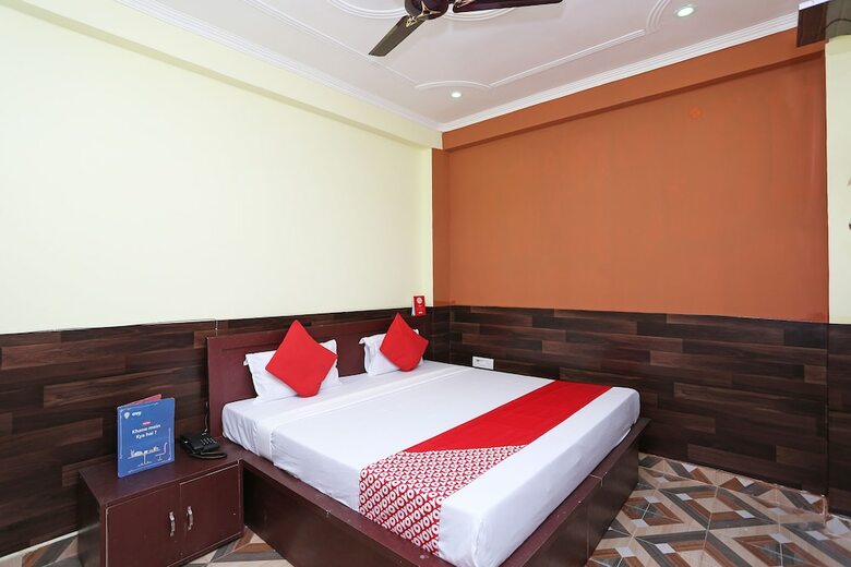 Hotel Oyo 28801 Radhika Guest House