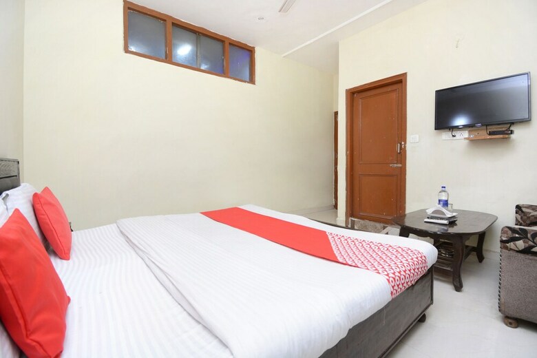 Oyo 4894 Hotel The Diamond Chandigarh