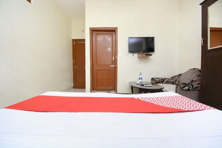 Oyo 4894 Hotel The Diamond Chandigarh