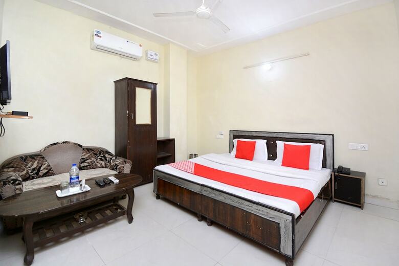 Oyo 4894 Hotel The Diamond Chandigarh