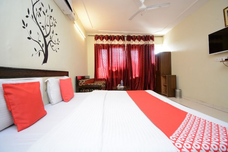Oyo 4894 Hotel The Diamond Chandigarh