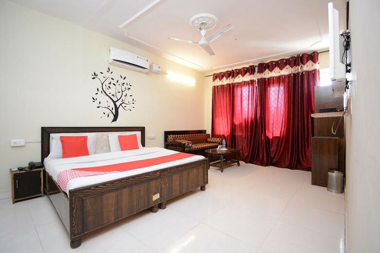 Oyo 4894 Hotel The Diamond Chandigarh
