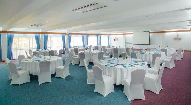 Hotel Sarova Whitesands Beach Resort & Spa