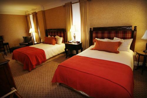 Hotel Charley Creek Inn