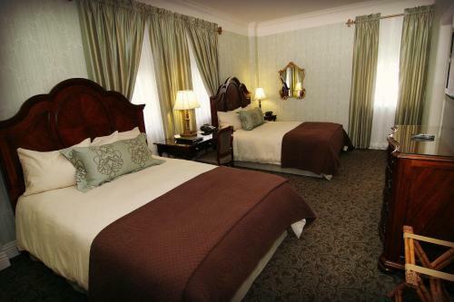 Hotel Charley Creek Inn
