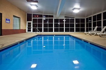 Holiday Inn Express Hotel & Suites Hiawassee