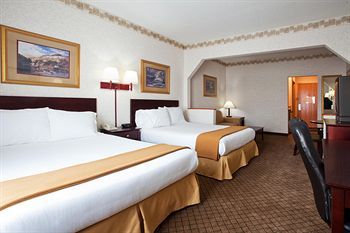 Holiday Inn Express Hotel & Suites Hiawassee