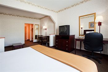 Holiday Inn Express Hotel & Suites Hiawassee
