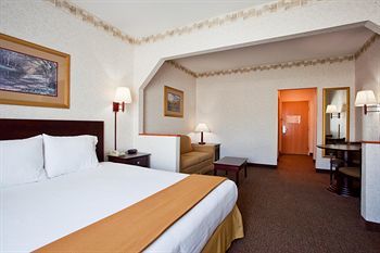 Holiday Inn Express Hotel & Suites Hiawassee