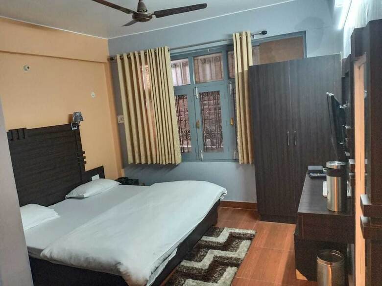 Stayapart Hotel Uday Palace
