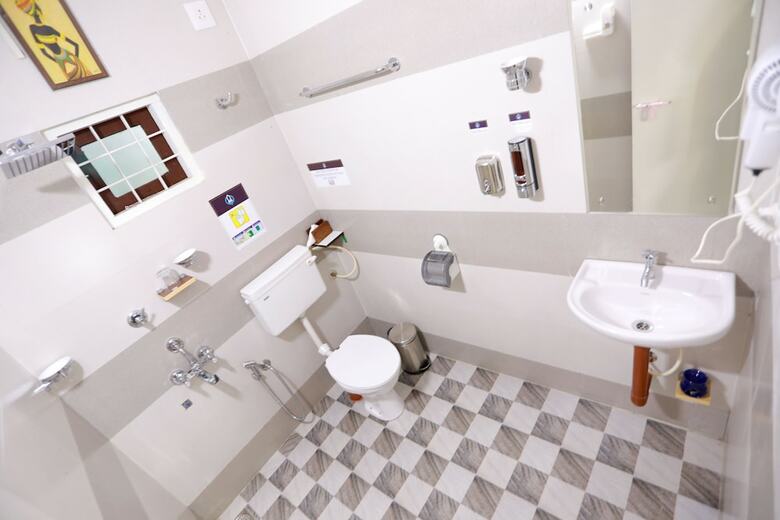 Base9 Airport Hotel