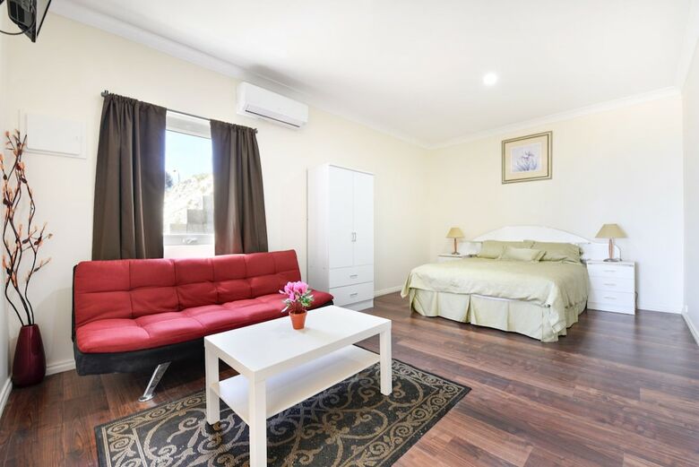 The Oasis - 6 Turnberry Drive