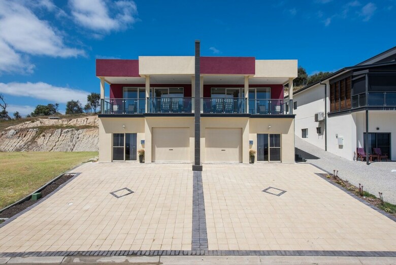 The Oasis - 6 Turnberry Drive