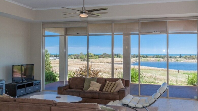 Golfers Paradise - 52 Huntingdale Drive