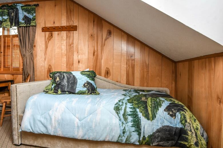 Cabana The Bear's Den