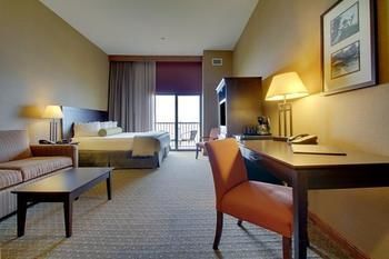 Hotel King's Pointe Waterpark Resort
