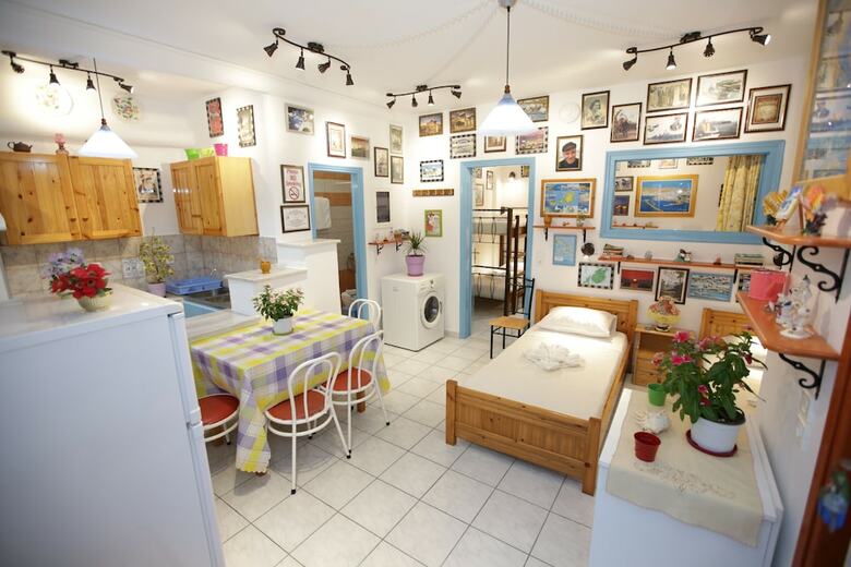 Kontaratos Studios & Apartments
