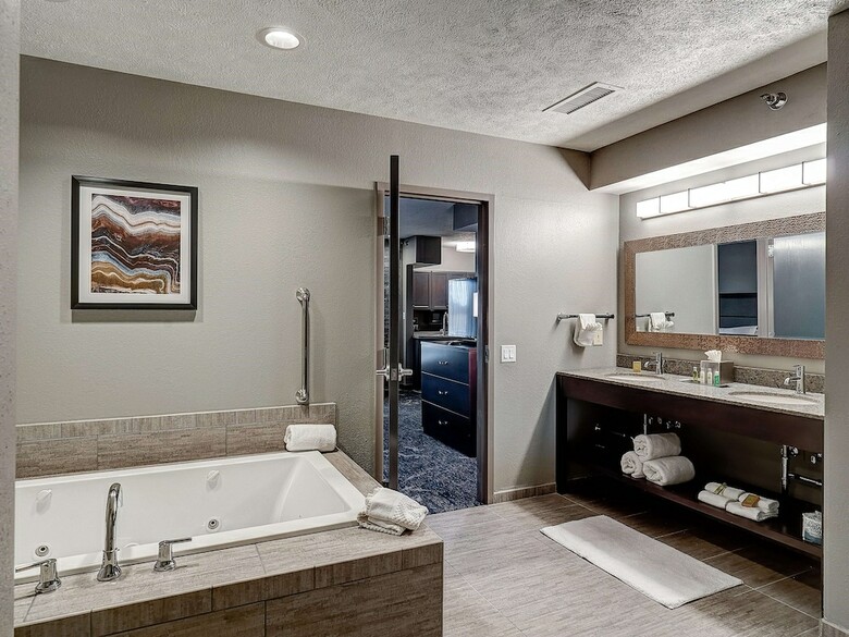 Doubletree By Hilton Hotel Bloomington
