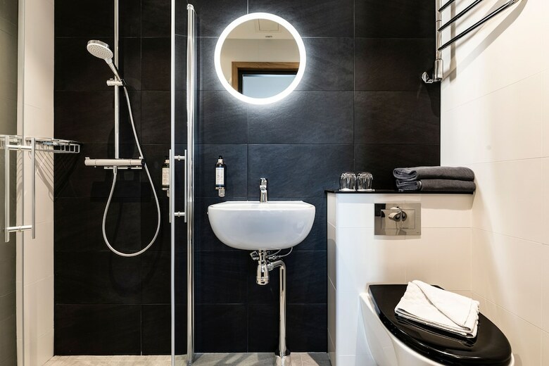 Dockyard Hotel