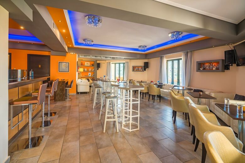 Aparthotel Ai Yannis Suites And Apartments Hotel