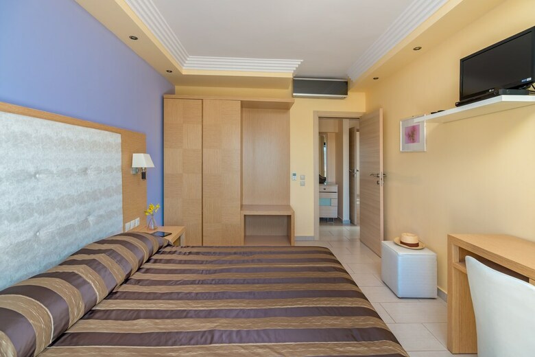 Aparthotel Ai Yannis Suites And Apartments Hotel